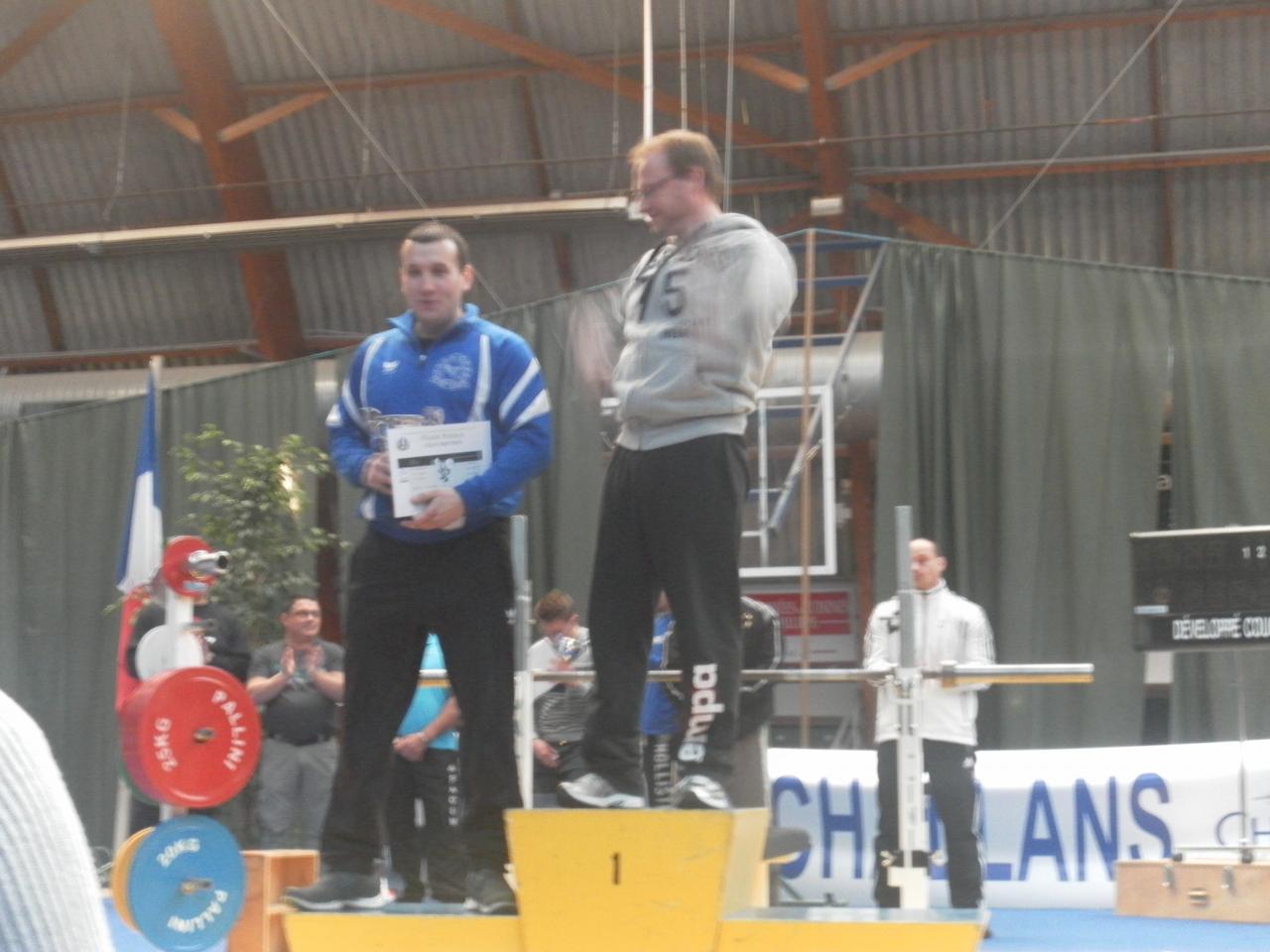 Podium senior -82.5kg, mouvement individuel au Squat.